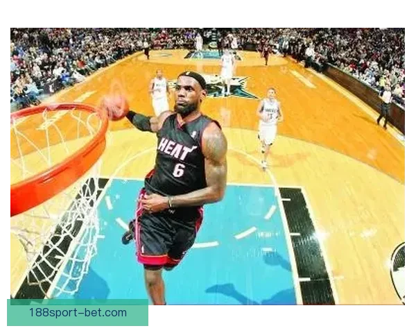 詹姆斯13周年经典回顾死亡隔扣特里与招牌庆祝动作 詹姆斯13周年经典回顾死亡隔扣特里与招牌庆祝动作