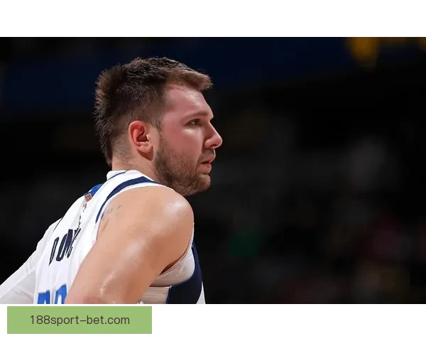 围绕肯纳德强烈证明欲与东契奇母亲受辱争议或撤销技犯引发热议大 围绕肯纳德强烈证明欲与东契奇母亲受辱争议或撤销技犯引发热议大