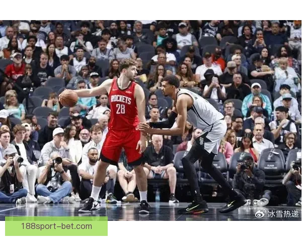 活塞时隔19年再夺东部第一 杜伦贡献16分7篮板乔治砍下20分